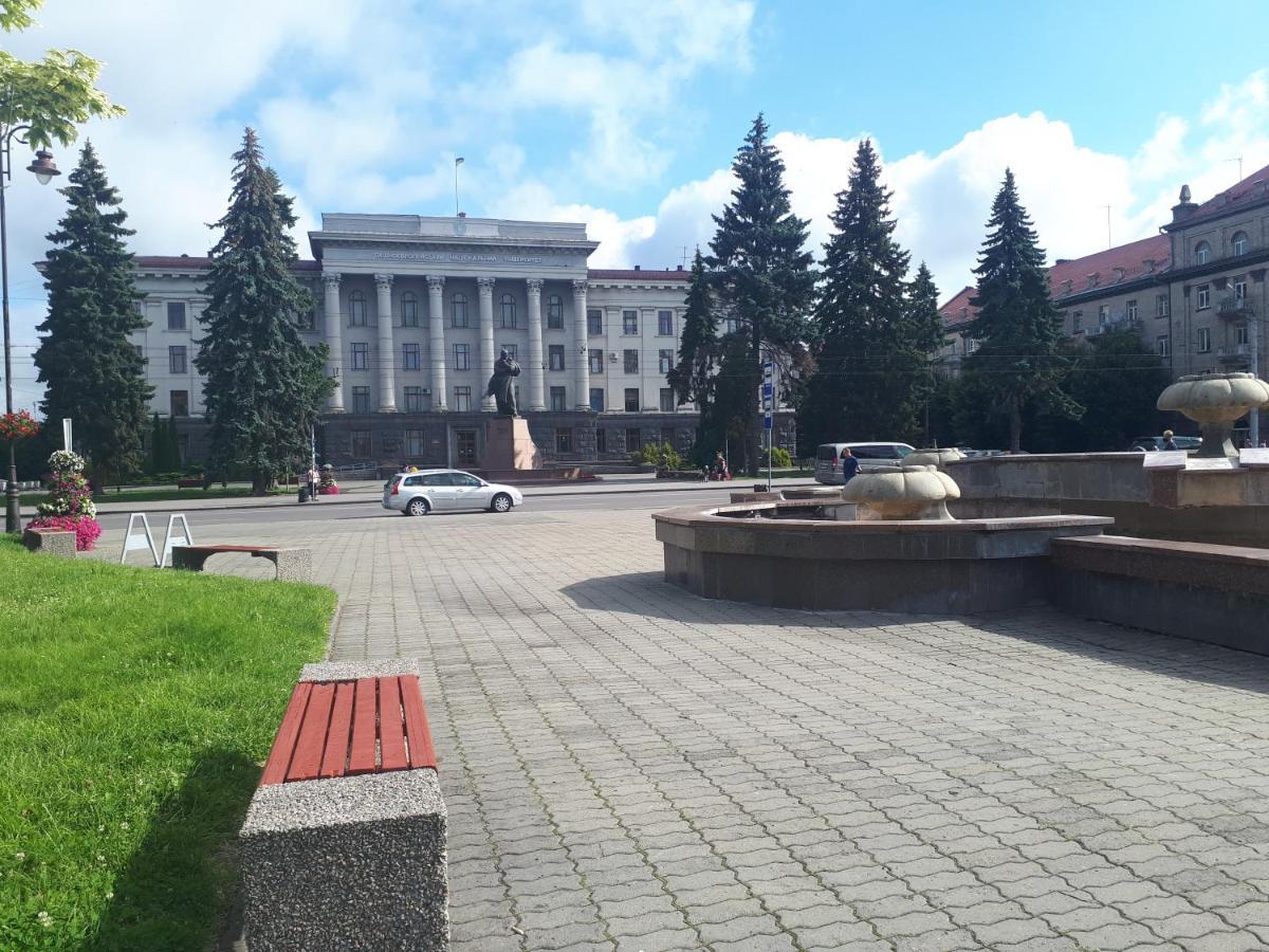 Двокімнатні Апартаменти У Центрі Lutsʼk Eksteriør billede